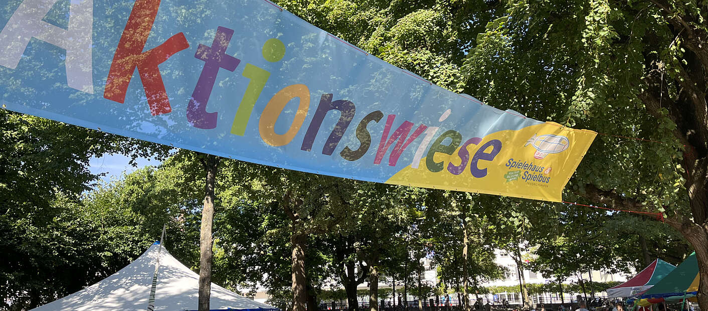Banner über der Aktionswiese